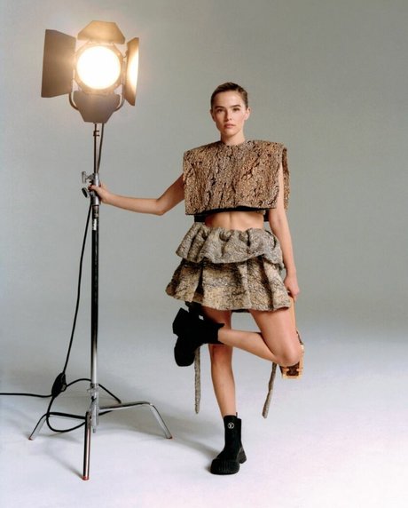 Zoey Deutch onlyfans striptease