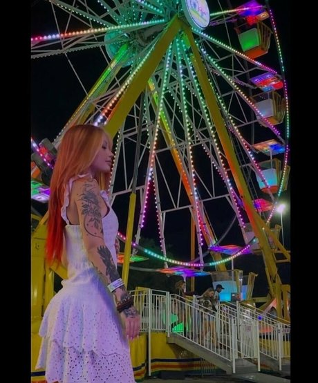 zoeycyberr onlyfans public photos