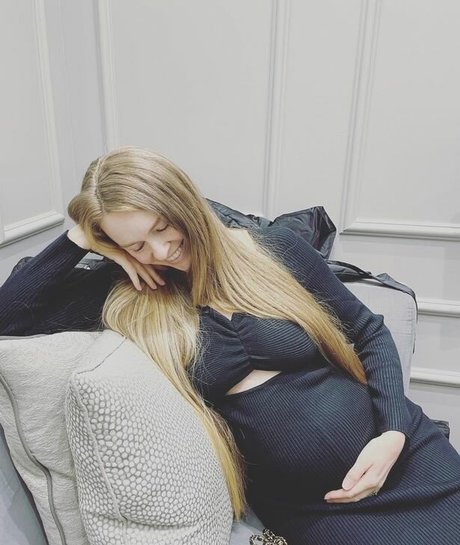 Zoe Salmon onlyfans ass