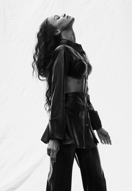 Zoe Saldana onlyfans leakes