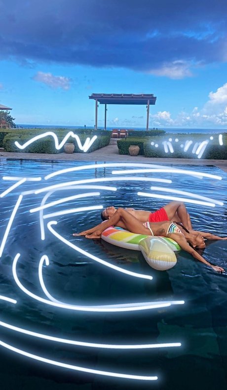 Zoe Saldana onlyfans leaked