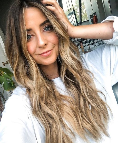 Zoe Sugg onlyfans model photos