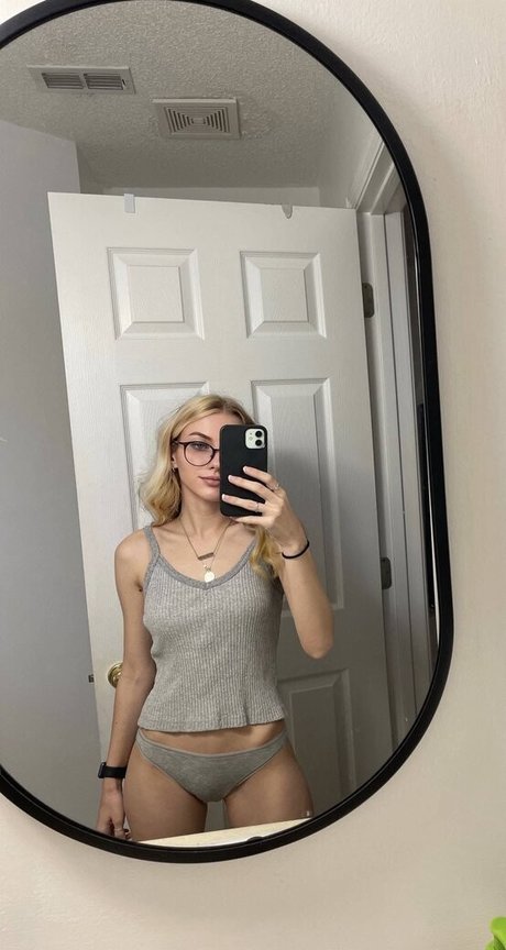 zoetheweeb leak onlyfans