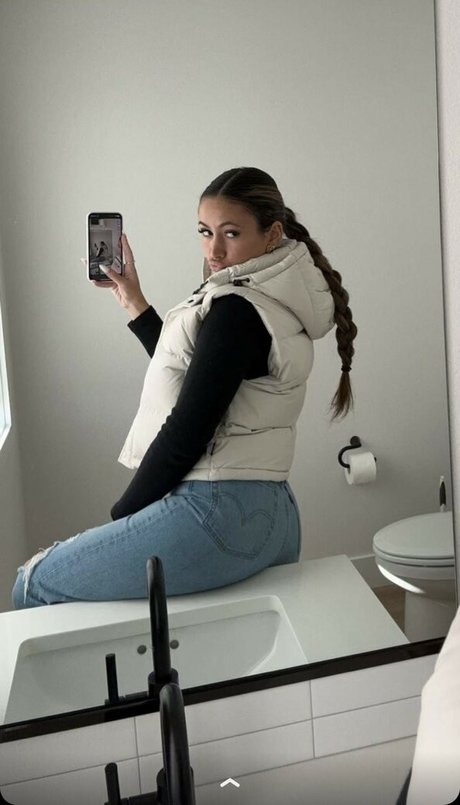 Zoe Fergurson Profile pic