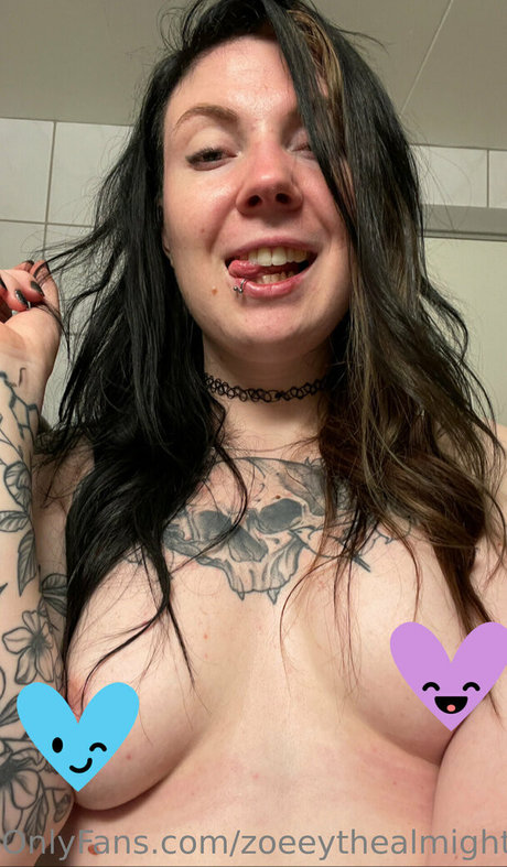 zoeeythealmighty strip onlyfans