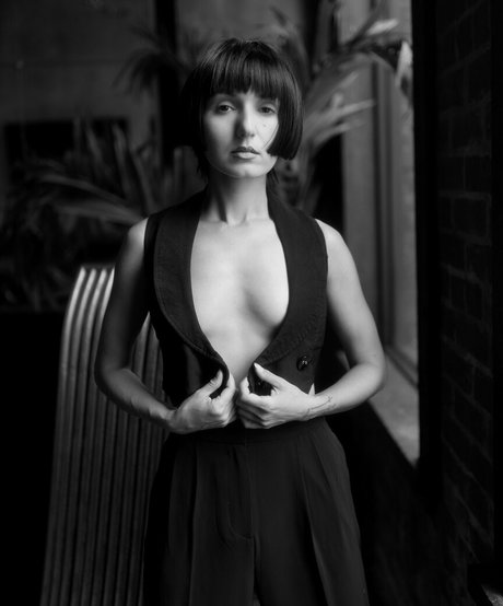 zoecwest onlyfans nude photos