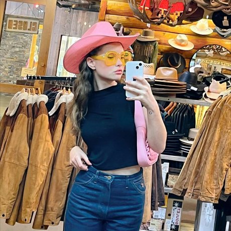 Zoe Colletti onlyfans leak