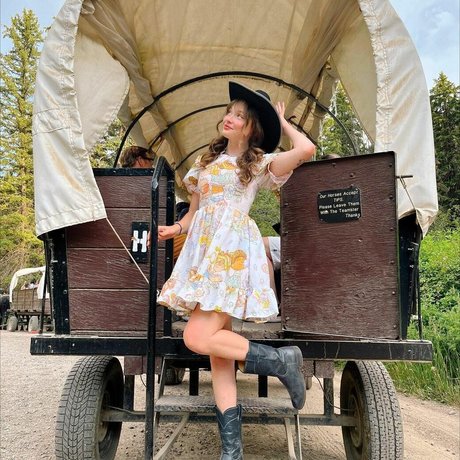 Zoe Colletti nude only fans