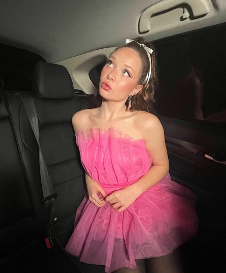 Zoe Colletti onlyfans leaks porn