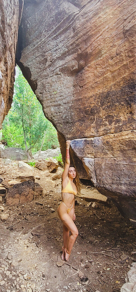 zoebytheriverfree naked onlyfans pics