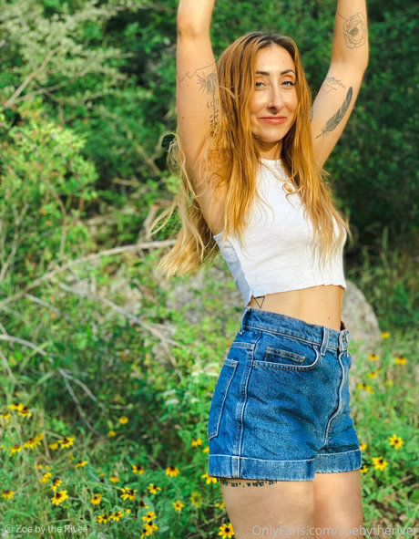 zoebytheriverfree nude onlyfans leaks