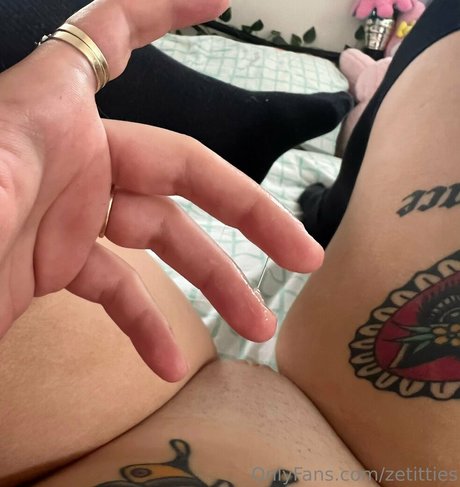 zetitties onlyfans pic