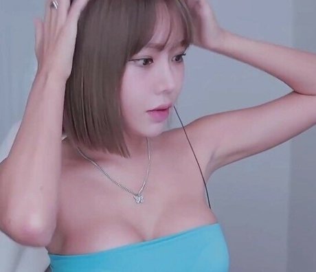 Yoon Chae Ah topless onlyfans