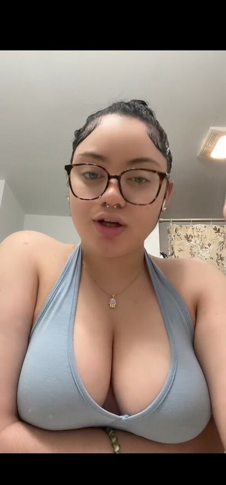 Sesy Dadoll topless onlyfans