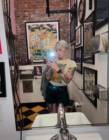 Anisa Jomha onlyfans