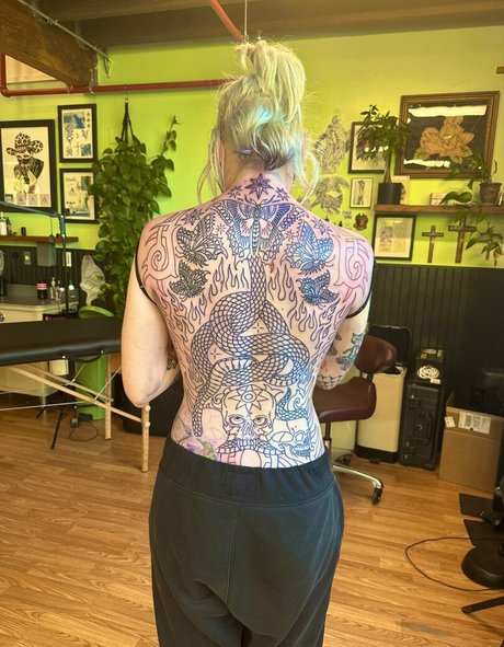 Anisa Jomha onlyfans x