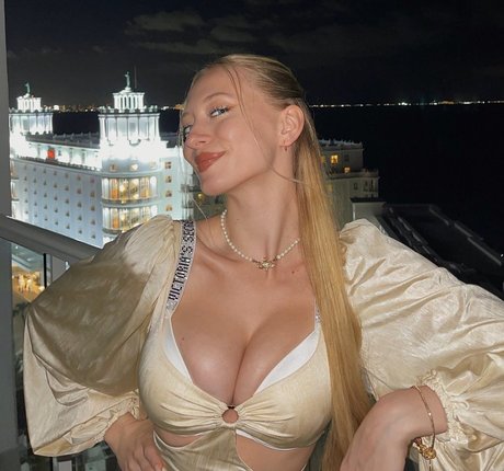 Sophia Diamond naked onlyfans leaked