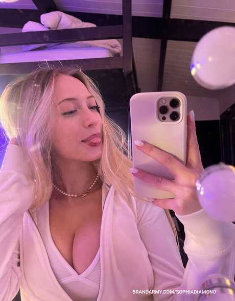 Sophia Diamond nude only fans leaks