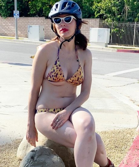 Whitney Cummings nude porn onlyfans