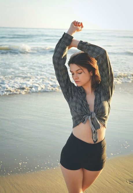 Mina Kess onlyfans sexy