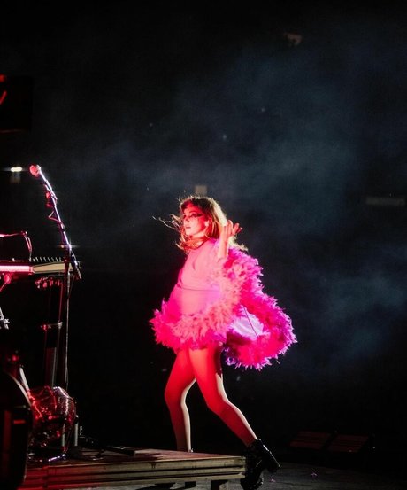 Lauren Mayberry onlyfans naked porn