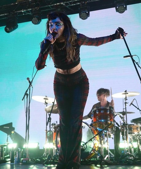 Lauren Mayberry is on onlyfans