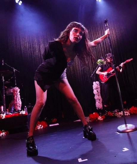 Lauren Mayberry leaked onlyfans sex tape