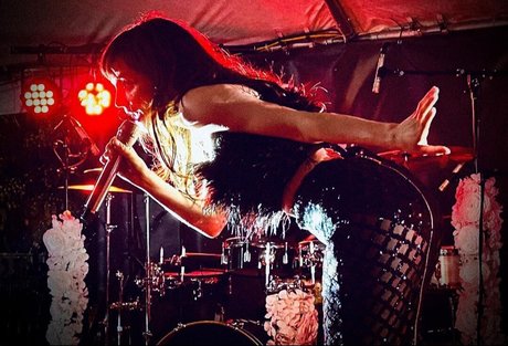 Lauren Mayberry Profile pic