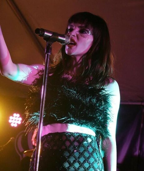 Lauren Mayberry onlyfans sex leaks