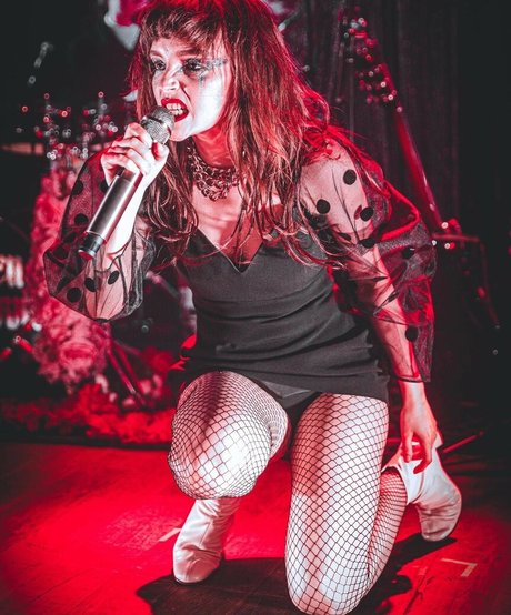 Lauren Mayberry onlyfans sex