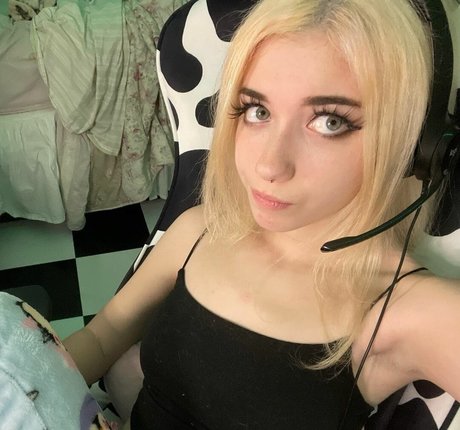 Iluvmeww naked on onlyfans