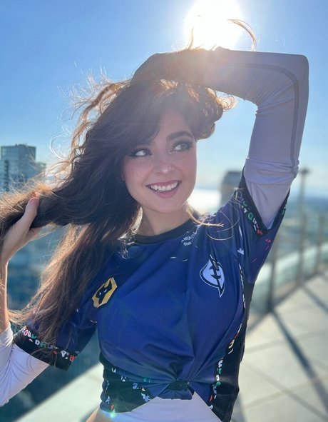 Aruuu only fans nude