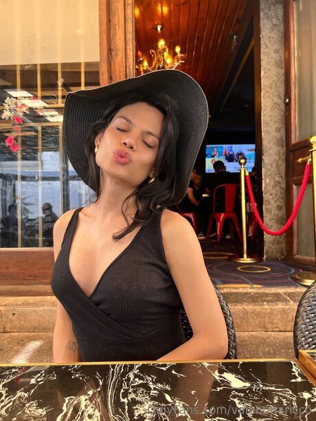 Valentinaricco onlyfans page