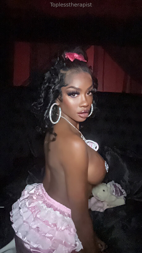 Toplesstherapist xxx only fans