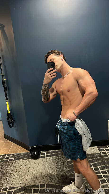 Therealgymshark topless onlyfans