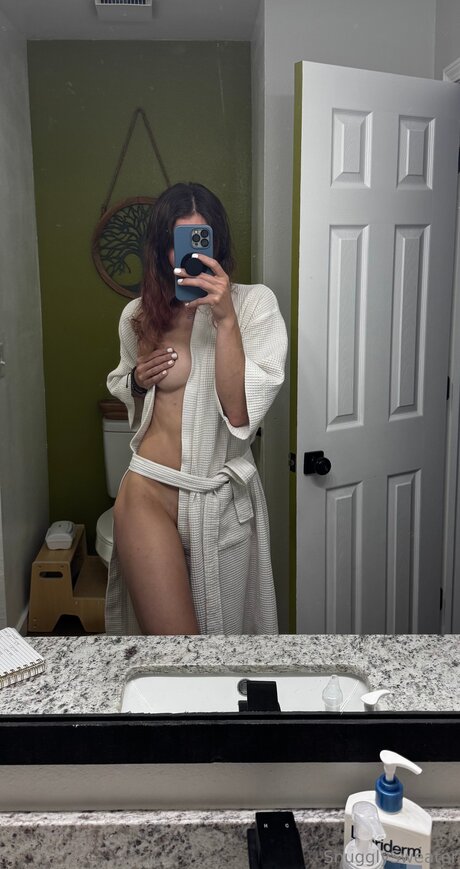 Snugglysweaterof topless onlyfans