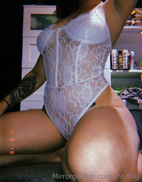 Mirrorgirlkim hot onlyfans