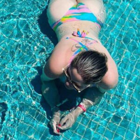 Nahzinhaa strip onlyfans