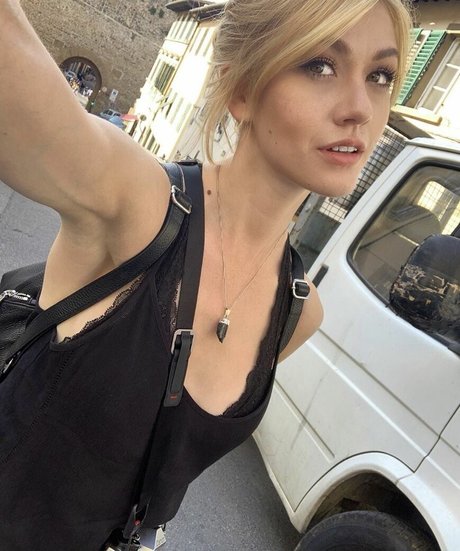 Katherine McNamara onlyfans lesk