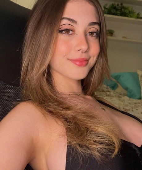 Ananda Morais onlyfans leaked.