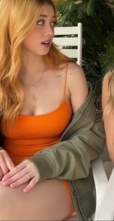 Ananda Morais onlyfans striptease