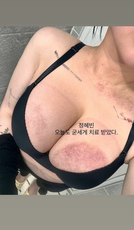 Jung Hye Bin topless onlyfans