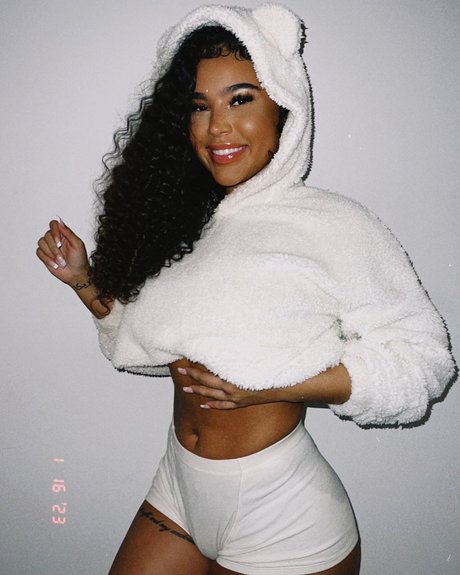 Malaika Terry onlyfans leak ass