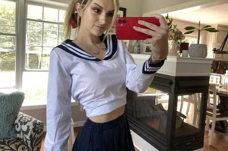 Busy B ASMR onlyfans strip tease