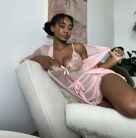 Elizabeth Anorue onlyfans lean