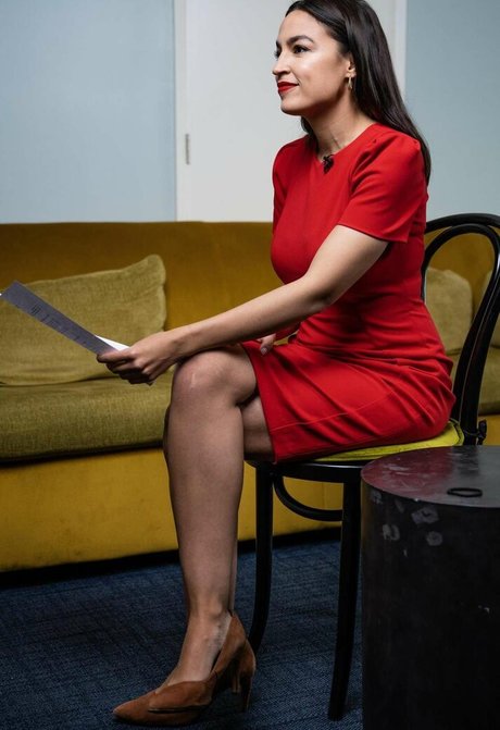 Alexandria Ocasio Cortez onlyfans desnuda