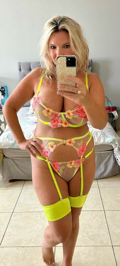 Kayla Kiwi onlyfans nude content