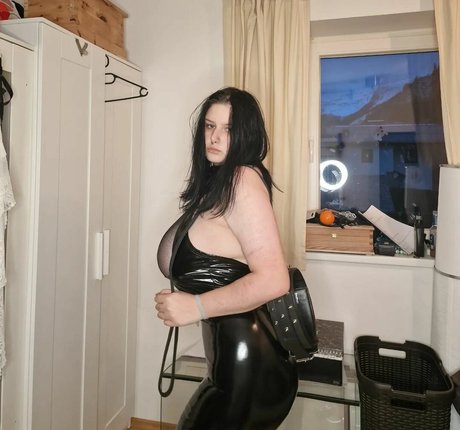 thethreeheadedsnake Profile pic