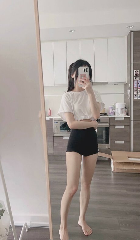 Awwni onlyfans model images