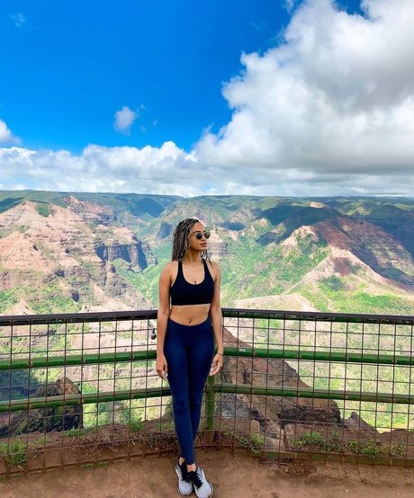 Andy Allo onlyfans posts